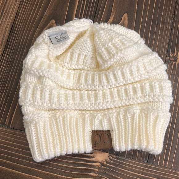 Two women’s CC beanies - Picture 8 of 9